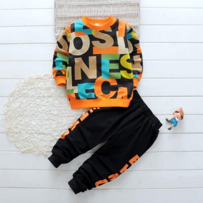 Vêtements de printemps pour enfants.